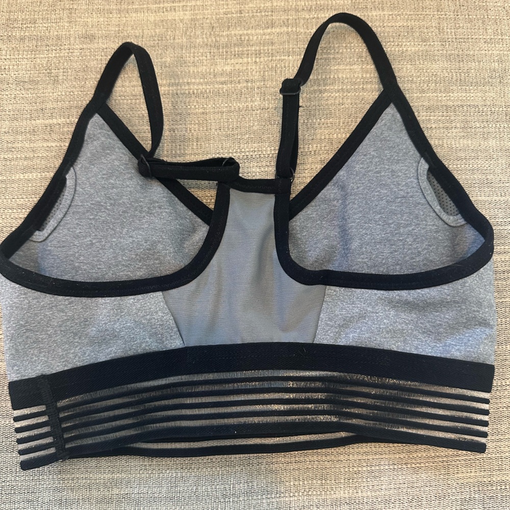 (4) Nike sports bras - Picture 9 of 14